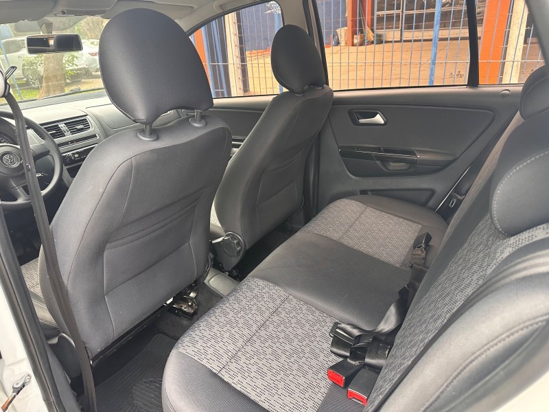 VOLKSWAGEN FOX 1.6 COMPLETO 2014/2014 MENEGHINI VEÍCULOS ARROIO DO MEIO / Carros no Vale