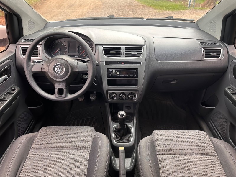 VOLKSWAGEN FOX 1.6 COMPLETO 2014/2014 MENEGHINI VEÍCULOS ARROIO DO MEIO / Carros no Vale