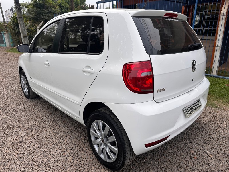 VOLKSWAGEN FOX 1.6 COMPLETO 2014/2014 MENEGHINI VEÍCULOS ARROIO DO MEIO / Carros no Vale
