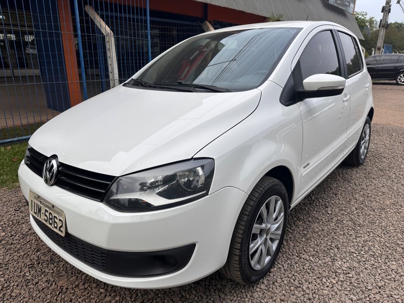 VOLKSWAGEN FOX 1.6 COMPLETO 2014/2014 MENEGHINI VEÍCULOS ARROIO DO MEIO / Carros no Vale