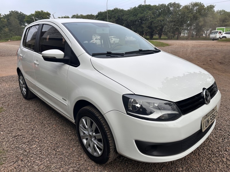 VOLKSWAGEN FOX 1.6 COMPLETO 2014/2014 MENEGHINI VEÍCULOS ARROIO DO MEIO / Carros no Vale