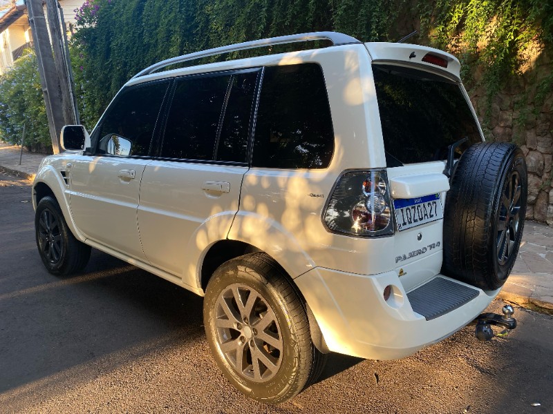 MITSUBISHI PAJERO TR4 2.0 4X4 16V 2010/2010 ESTAÇÃO DO CARRO ESTRELA / Carros no Vale