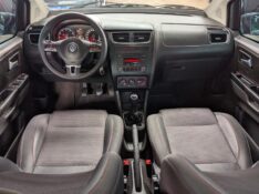 VOLKSWAGEN FOX 1.6 PRIME 8V 2011/2012 RICARDO VEÍCULOS TEUTÔNIA / Carros no Vale