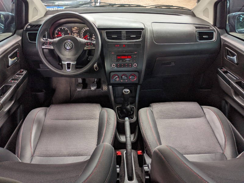 VOLKSWAGEN FOX 1.6 PRIME 8V 2011/2012 RICARDO VEÍCULOS TEUTÔNIA / Carros no Vale