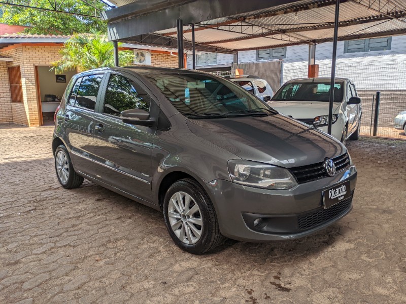 VOLKSWAGEN FOX 1.6 PRIME 8V 2011/2012 RICARDO VEÍCULOS TEUTÔNIA / Carros no Vale
