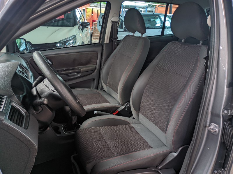 VOLKSWAGEN FOX 1.6 PRIME 8V 2011/2012 RICARDO VEÍCULOS TEUTÔNIA / Carros no Vale