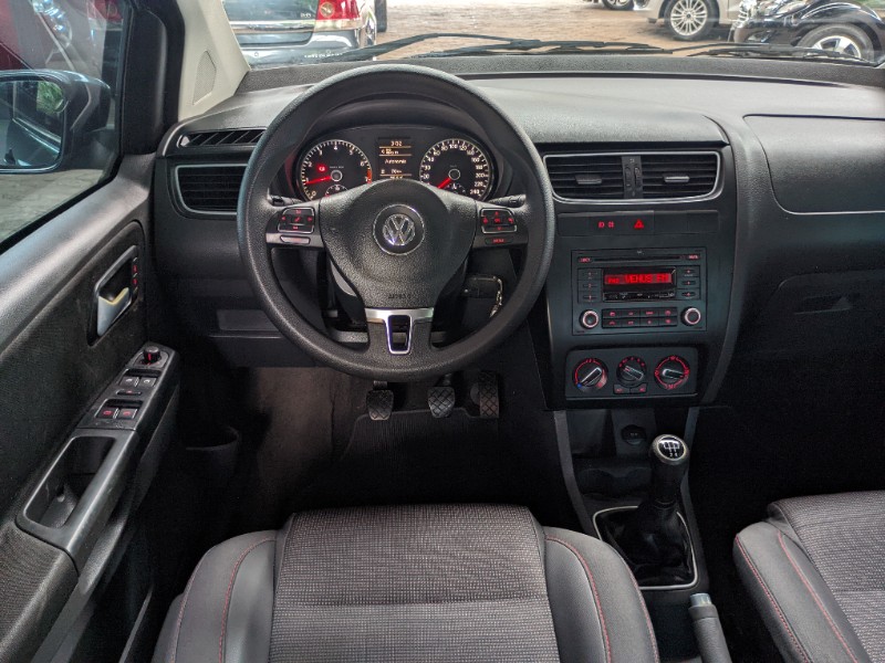 VOLKSWAGEN FOX 1.6 PRIME 8V 2011/2012 RICARDO VEÍCULOS TEUTÔNIA / Carros no Vale