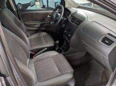 VOLKSWAGEN FOX 1.6 PRIME 8V 2011/2012 RICARDO VEÍCULOS TEUTÔNIA / Carros no Vale