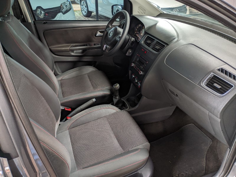 VOLKSWAGEN FOX 1.6 PRIME 8V 2011/2012 RICARDO VEÍCULOS TEUTÔNIA / Carros no Vale
