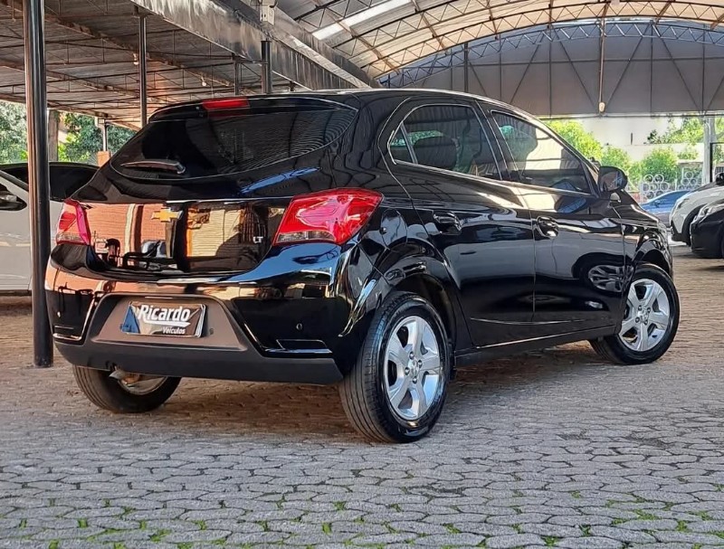 CHEVROLET ONIX 1.4 LT 2018/2019 RICARDO VEÍCULOS TEUTÔNIA / Carros no Vale