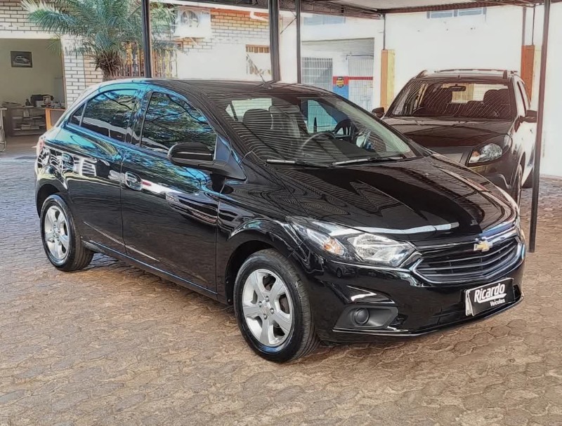CHEVROLET ONIX 1.4 LT 2018/2019 RICARDO VEÍCULOS TEUTÔNIA / Carros no Vale