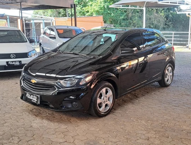 CHEVROLET ONIX 1.4 LT 2018/2019 RICARDO VEÍCULOS TEUTÔNIA / Carros no Vale