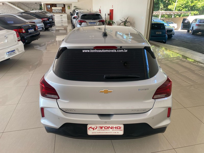 CHEVROLET ONIX 1.0 PREMIER 12V TURBO FLEX 4P AUTOMÁTICO 2021/2021 TONHO AUTOMÓVEIS LAJEADO / Carros no Vale