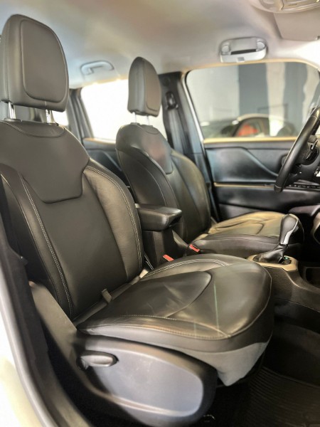 JEEP RENEGADE LONGITUDE 1.8 4X2 FLEX 16V AUT. 2018/2018 JM AUTOMÓVEIS VENÂNCIO AIRES / Carros no Vale