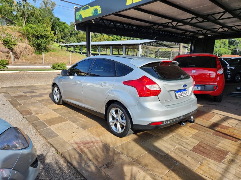 FORD FOCUS SE 1.6 2013/2014 TS VEÍCULOS ANTA GORDA / Carros no Vale