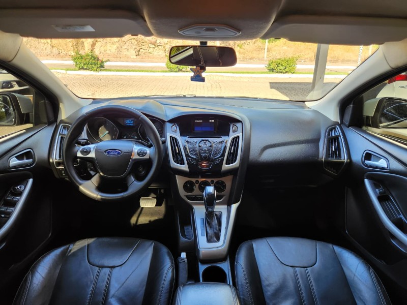 FORD FOCUS SE 1.6 2013/2014 TS VEÍCULOS ANTA GORDA / Carros no Vale