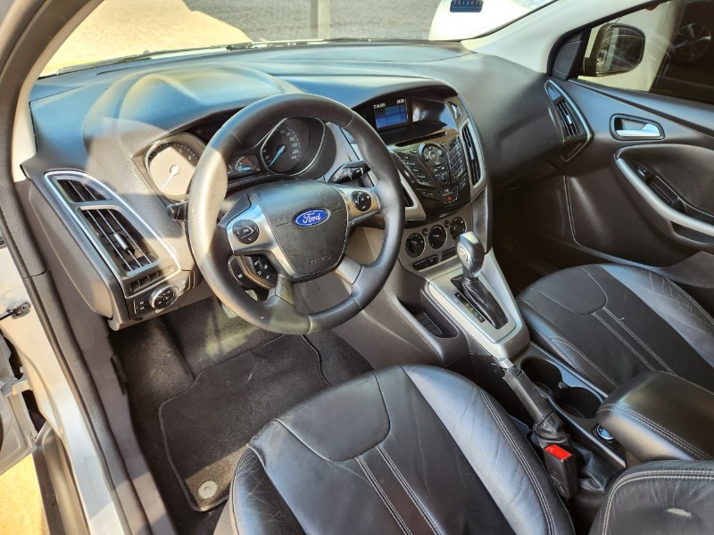 FORD FOCUS SE 1.6 2013/2014 TS VEÍCULOS ANTA GORDA / Carros no Vale