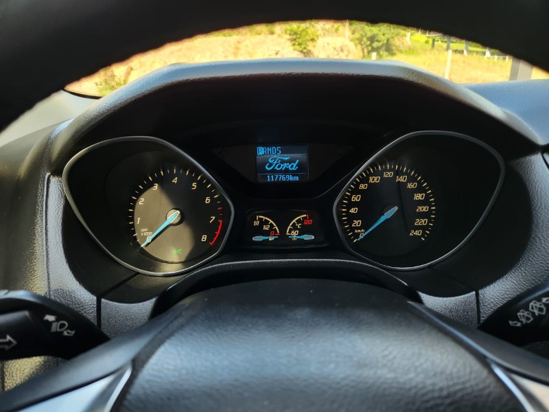 FORD FOCUS SE 1.6 2013/2014 TS VEÍCULOS ANTA GORDA / Carros no Vale