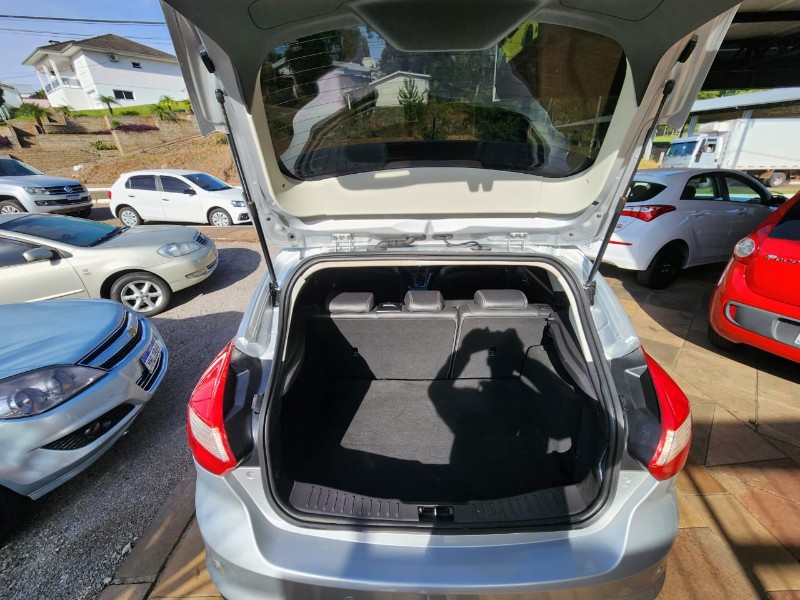 FORD FOCUS SE 1.6 2013/2014 TS VEÍCULOS ANTA GORDA / Carros no Vale