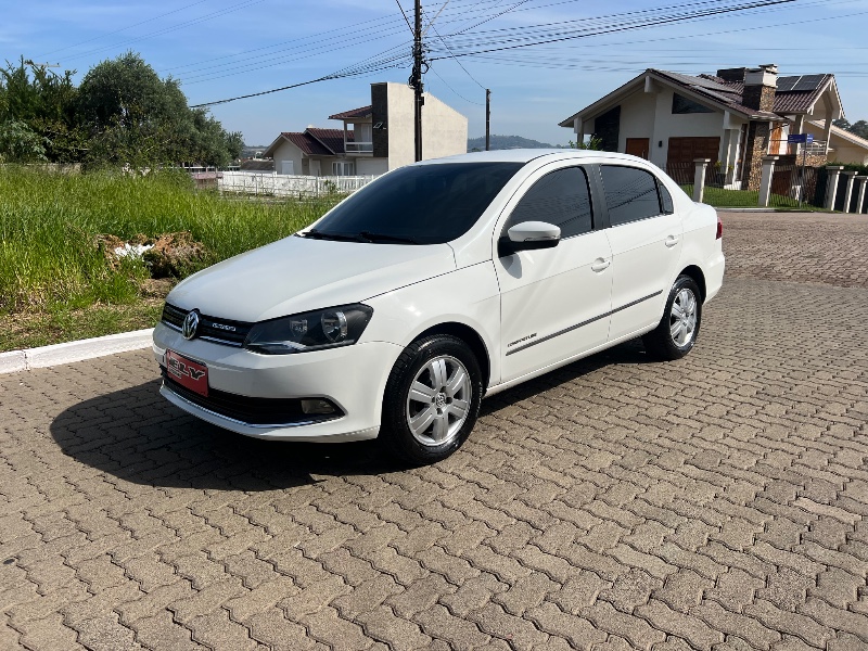 VOLKSWAGEN VOYAGE 1.0 COMFORTILINE 2015/2015 ELY AUTOMÓVEIS LAJEADO / Carros no Vale