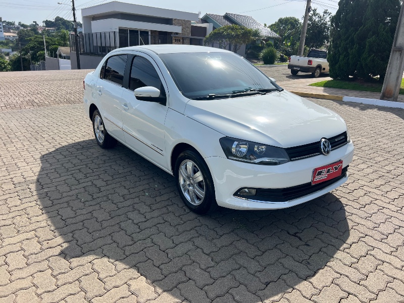 VOLKSWAGEN VOYAGE 1.0 COMFORTILINE 2015/2015 ELY AUTOMÓVEIS LAJEADO / Carros no Vale