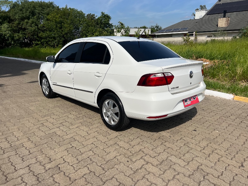 VOLKSWAGEN VOYAGE 1.0 COMFORTILINE 2015/2015 ELY AUTOMÓVEIS LAJEADO / Carros no Vale