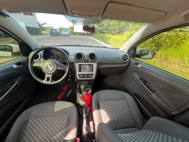 VOLKSWAGEN VOYAGE 1.0 COMFORTILINE 2015/2015 ELY AUTOMÓVEIS LAJEADO / Carros no Vale
