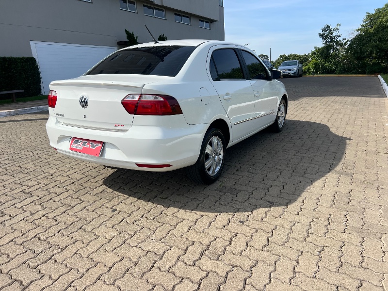 VOLKSWAGEN VOYAGE 1.0 COMFORTILINE 2015/2015 ELY AUTOMÓVEIS LAJEADO / Carros no Vale