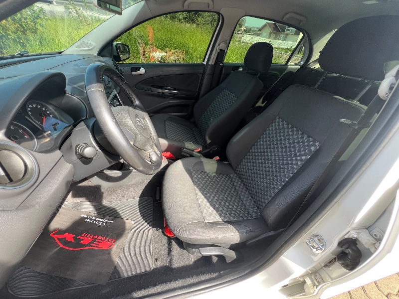 VOLKSWAGEN VOYAGE 1.0 COMFORTILINE 2015/2015 ELY AUTOMÓVEIS LAJEADO / Carros no Vale