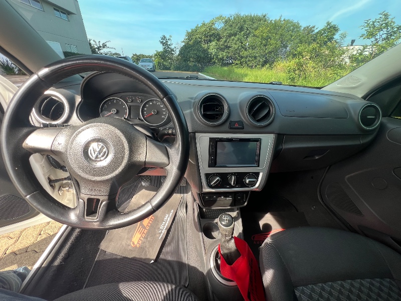 VOLKSWAGEN VOYAGE 1.0 COMFORTILINE 2015/2015 ELY AUTOMÓVEIS LAJEADO / Carros no Vale