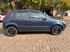 FORD FIESTA 1.0 8V FLEX 2004/2004 COMPLETO VEÍCULOS GUAPORÉ / Carros no Vale