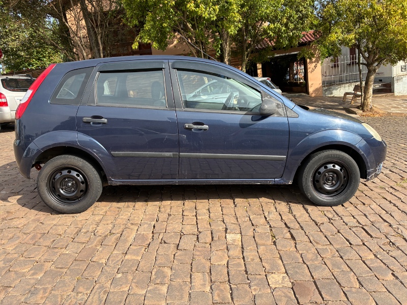 FORD FIESTA 1.0 8V FLEX 2004/2004 COMPLETO VEÍCULOS GUAPORÉ / Carros no Vale