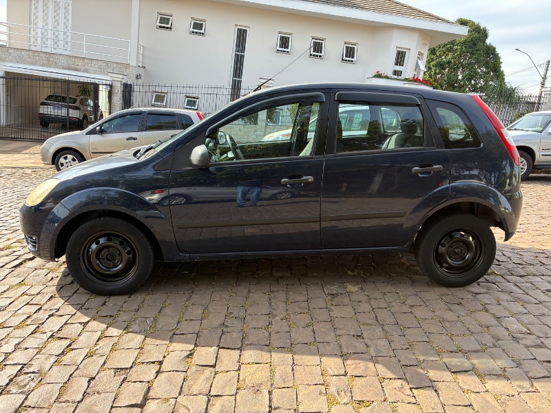 FORD FIESTA 1.0 8V FLEX 2004/2004 COMPLETO VEÍCULOS GUAPORÉ / Carros no Vale