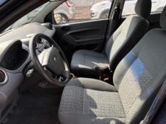 FORD FIESTA 1.0 8V FLEX 2004/2004 COMPLETO VEÍCULOS GUAPORÉ / Carros no Vale