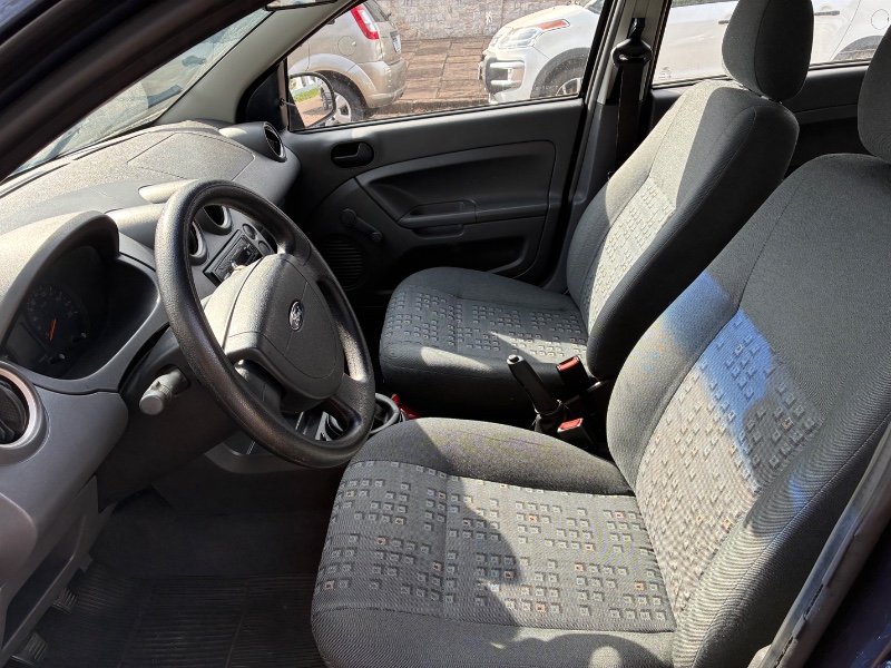 FORD FIESTA 1.0 8V FLEX 2004/2004 COMPLETO VEÍCULOS GUAPORÉ / Carros no Vale