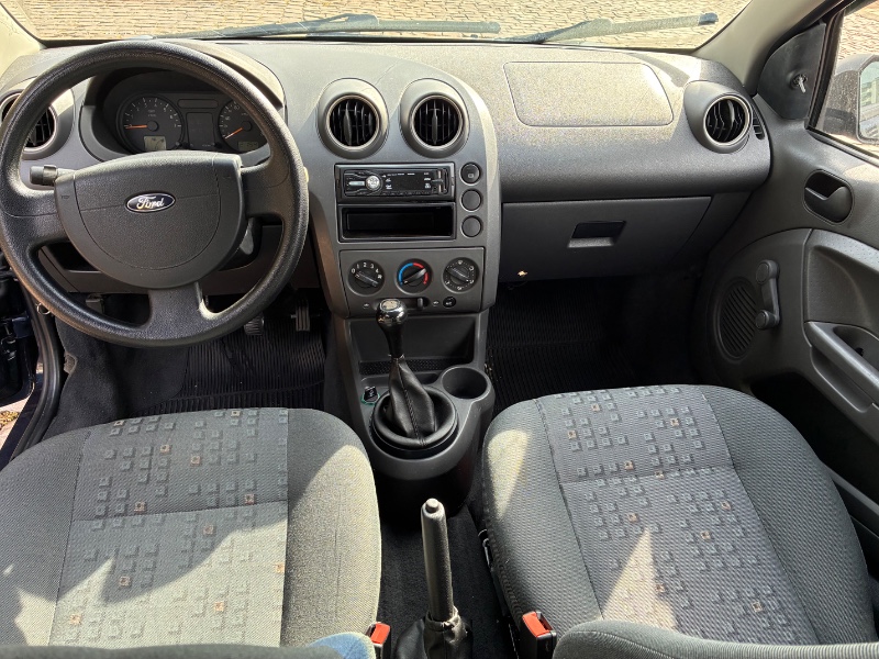 FORD FIESTA 1.0 8V FLEX 2004/2004 COMPLETO VEÍCULOS GUAPORÉ / Carros no Vale
