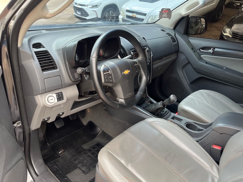 CHEVROLET S10 2.4 LTZ 4X2 CD 8V FLEX 4P MANUAL 2014/2014 BOSCO AUTOMÓVEIS GUAPORÉ / Carros no Vale