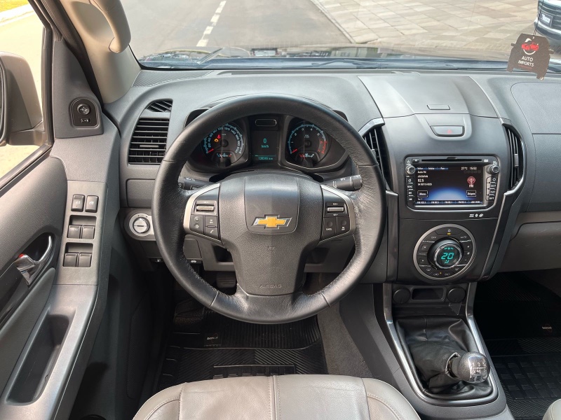 CHEVROLET S10 2.4 LTZ 4X2 CD 8V FLEX 4P MANUAL 2014/2014 BOSCO AUTOMÓVEIS GUAPORÉ / Carros no Vale