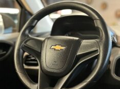 CHEVROLET ONIX HATCH JOY 1.0 8V FLEX 5P MEC. 2017/2017 JM AUTOMÓVEIS VENÂNCIO AIRES / Carros no Vale
