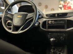 CHEVROLET ONIX HATCH JOY 1.0 8V FLEX 5P MEC. 2017/2017 JM AUTOMÓVEIS VENÂNCIO AIRES / Carros no Vale