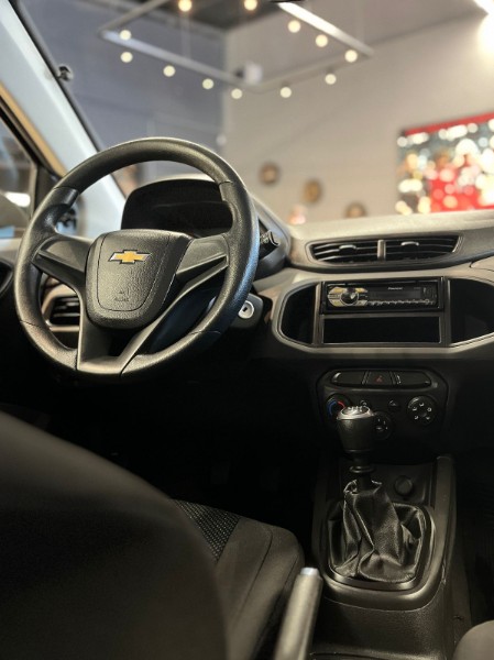 CHEVROLET ONIX HATCH JOY 1.0 8V FLEX 5P MEC. 2017/2017 JM AUTOMÓVEIS VENÂNCIO AIRES / Carros no Vale