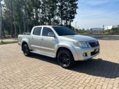 TOYOTA HILUX 2.7 SRV 4X4 CD 16V FLEX 4P AUTOMÁTICO 2012/2012 NEURI VEÍCULOS LAJEADO / Carros no Vale