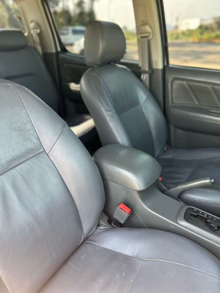 TOYOTA HILUX 2.7 SRV 4X4 CD 16V FLEX 4P AUTOMÁTICO 2012/2012 NEURI VEÍCULOS LAJEADO / Carros no Vale