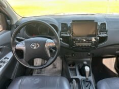 TOYOTA HILUX 2.7 SRV 4X4 CD 16V FLEX 4P AUTOMÁTICO 2012/2012 NEURI VEÍCULOS LAJEADO / Carros no Vale