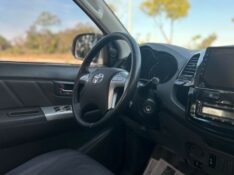 TOYOTA HILUX 2.7 SRV 4X4 CD 16V FLEX 4P AUTOMÁTICO 2012/2012 NEURI VEÍCULOS LAJEADO / Carros no Vale