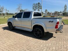 TOYOTA HILUX 2.7 SRV 4X4 CD 16V FLEX 4P AUTOMÁTICO 2012/2012 NEURI VEÍCULOS LAJEADO / Carros no Vale