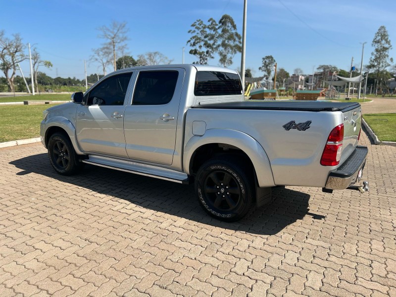 TOYOTA HILUX 2.7 SRV 4X4 CD 16V FLEX 4P AUTOMÁTICO 2012/2012 NEURI VEÍCULOS LAJEADO / Carros no Vale