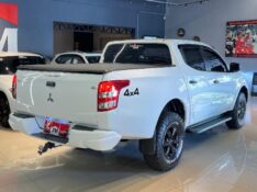 MITSUBISHI L200 TRITON 2.4 16V TURBO DIESEL OUTDOOR GLX CD 4X4 MANUAL 2020/2021 JM AUTOMÓVEIS VENÂNCIO AIRES / Carros no Vale