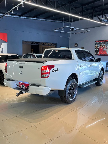 MITSUBISHI L200 TRITON 2.4 16V TURBO DIESEL OUTDOOR GLX CD 4X4 MANUAL 2020/2021 JM AUTOMÓVEIS VENÂNCIO AIRES / Carros no Vale