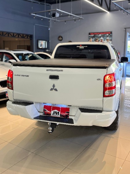MITSUBISHI L200 TRITON 2.4 16V TURBO DIESEL OUTDOOR GLX CD 4X4 MANUAL 2020/2021 JM AUTOMÓVEIS VENÂNCIO AIRES / Carros no Vale